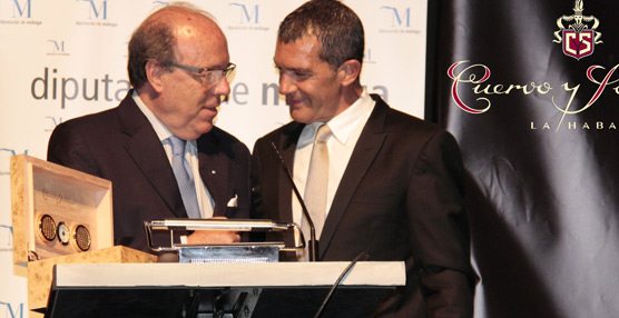 La firma relojera Cuervo y Sobrinos volvió a reencontrarse con su 'actor fetiche' Antonio Banderas en una gala benéfica