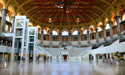 El imponente interior del Museo Nacional de Arte de Cataluña.