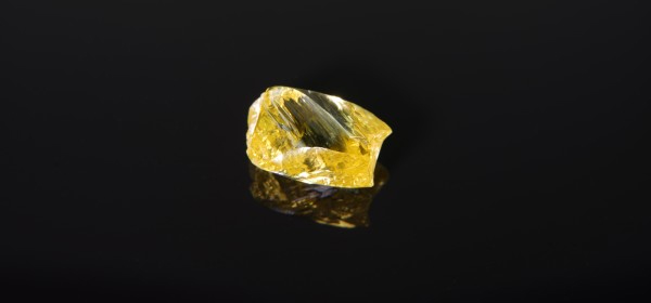 Alrosa extrae el primer gran diamante amarillo de su nueva mina siberiana