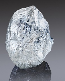 Un diamante en bruto del tamaño de una nuez, a subasta