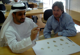 El presidente de la Bolsa de Dubai, Ahmed Bin Sulayem durante una subasta de diamantes. Foto de archivo. 