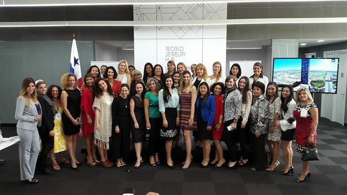La primera reunión de la mujer latinoamericana en Panamá fue un éxito, 51 mujeres asistieron al evento