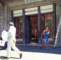 La tienda de Bulgari en el Paseo de Gracia en la que se pretendía llevar a cabo el hurto. 