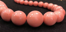 Collar de bolas elaborado con coral rosa japonés (elatius Corallium).