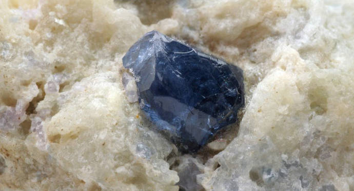 Una espinela azul. Foto: www.crystal-treasure.com