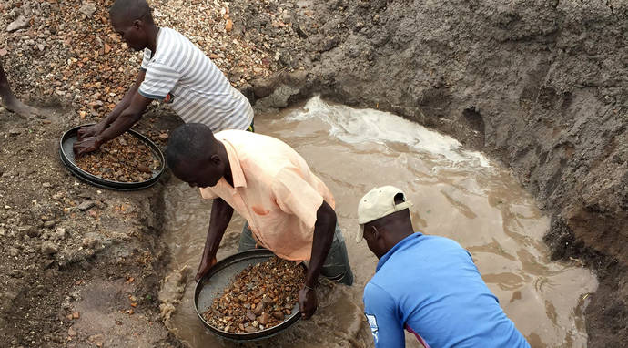 El IGE desvela los secretos del comercio de gemas en Tanzania