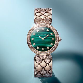 Reloj Divas' Dream en oro rosa con diamantes engastados en la caja y el brazalete, con esfera de malaquita.