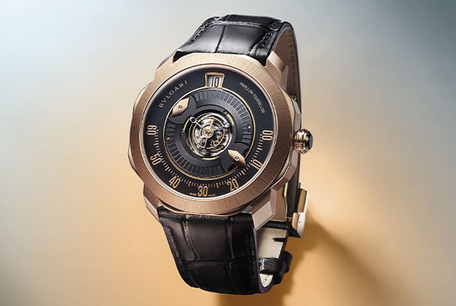 Reloj Octo Roma Tourbillon Central Papillon con caja en oro rosa, esfera negra y correa en piel de aligátor negra.