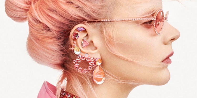Swarovski se rinde a la tendencia de todo al rosa