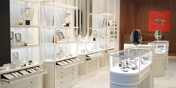 UNOde50 continúa su expansión con dos nuevas aperturas