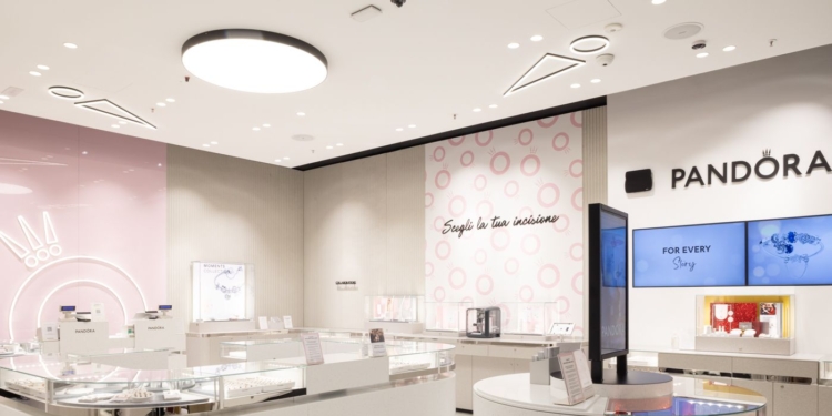 Pandora estrena un nuevo concepto de tienda