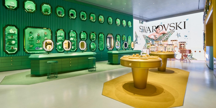 Swarovski inaugura la nueva tienda insignia del Duomo en Milán
