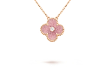 Van Cleef & Arpels lanza el colgante Vintage Alhambra