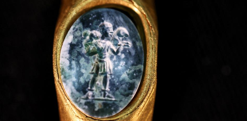 Hallan un anillo de 1.700 años en el fondo del Mar Mediterráneo