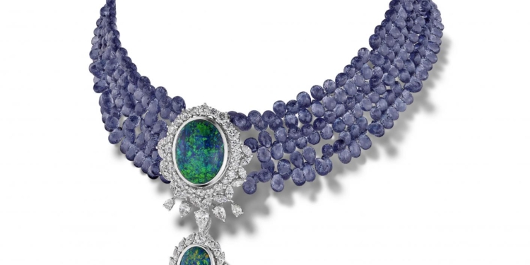 Chopard presenta dos piezas de alta joyería con piedras preciosas