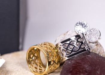 Etiam presenta doce joyas para todos los signos del zodiaco