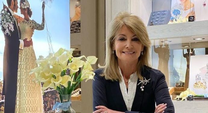 Cristina Yanes renueva como presidenta de la AEJPR y presenta a su directiva