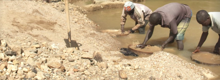 Un video-documental muestra el abismo entre la minería artesana del diamante y el mercado