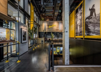 Breitling abre una boutique pop-up en los Campos Elíseos