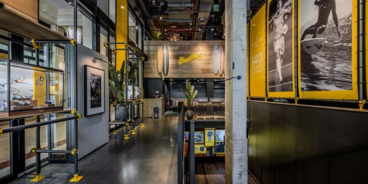 Breitling abre una boutique pop-up en los Campos Elíseos
