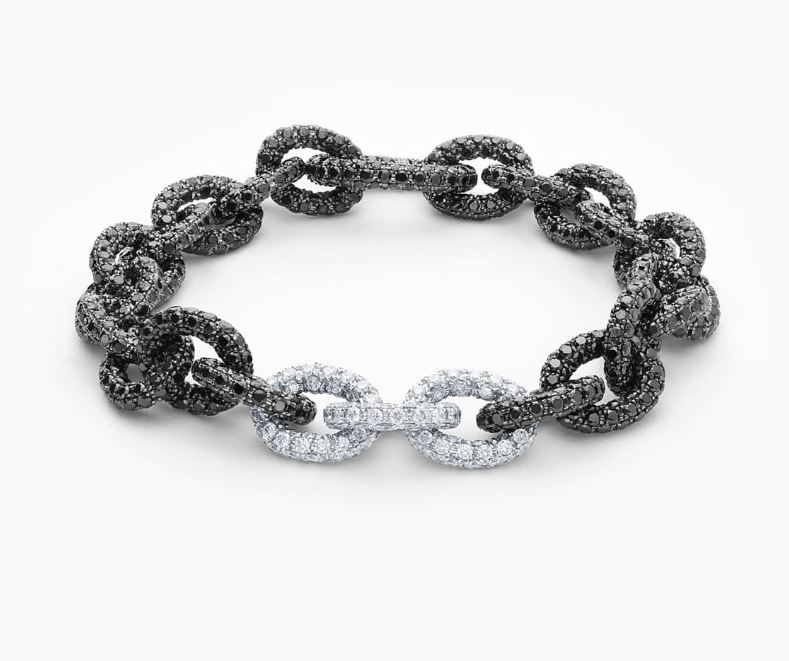 Black & White, Rabat resalta la individualidad