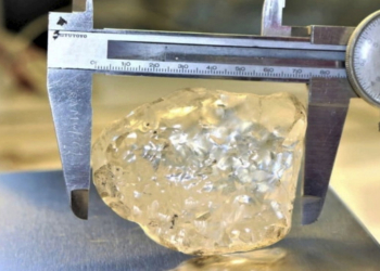 Aparece en Botswana el tercer diamante en bruto más grande del mundo: 1.098 quilates