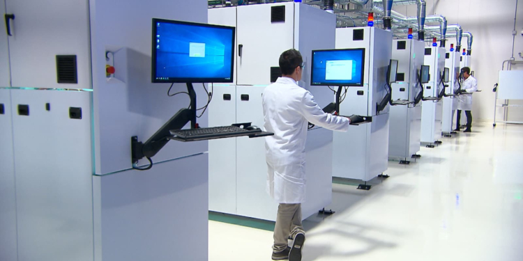 Los diamantes sintéticos de Leonardo Di Caprio aterrizan en Oriente Medio