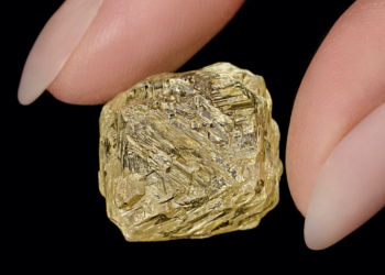 Aparece en Canadá un rarísmo diamante amarillo