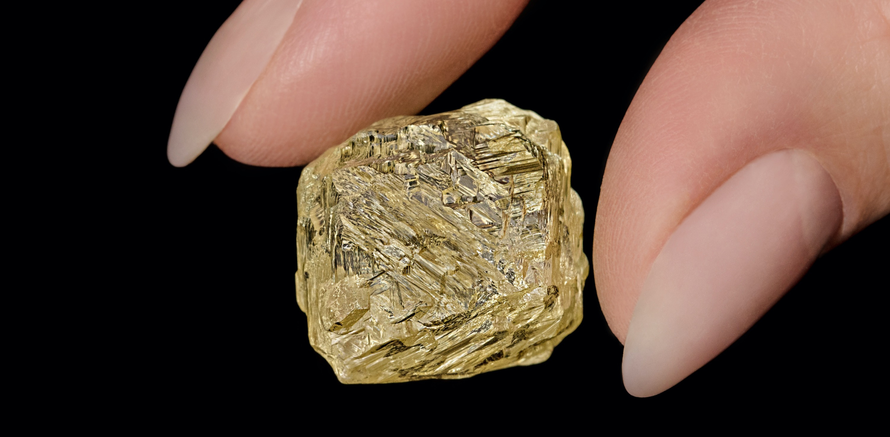 Aparece en Canadá un rarísmo diamante amarillo