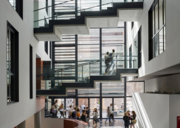 Lluis Comín nos traslada al epicentro de la joyería contemporánea española