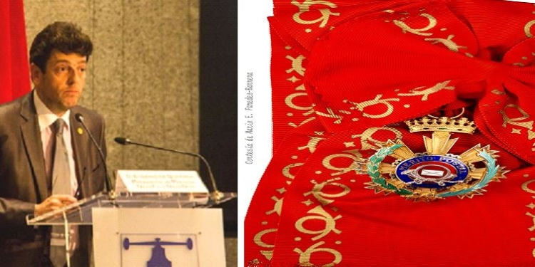 Eugenio de Quesada recibe la Orden Civil del Mérito Postal