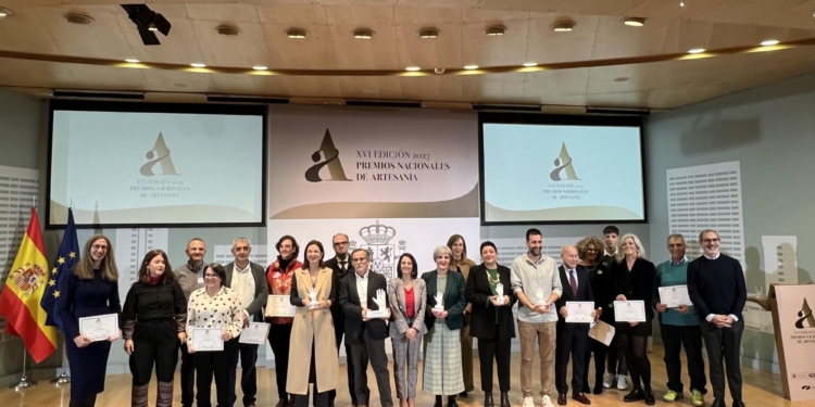 Álvaro Martínez Leiro se alza con el Premio Nacional de Artesanía