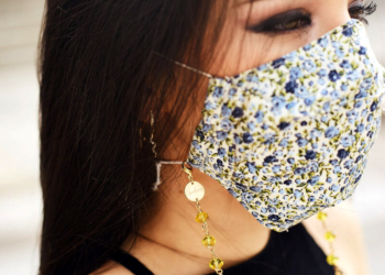 La firma joyera Hobe lanza una colección registrada de sujetamascarillas