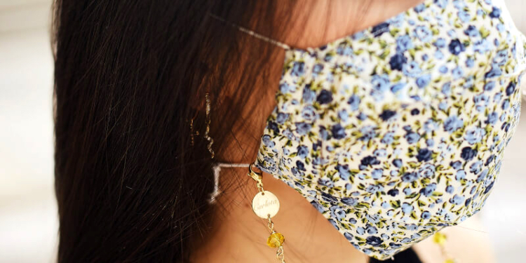 La firma joyera Hobe lanza una colección registrada de sujetamascarillas