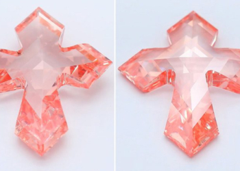 Diamante sintético rosa en forma de cruz de 5 quilates