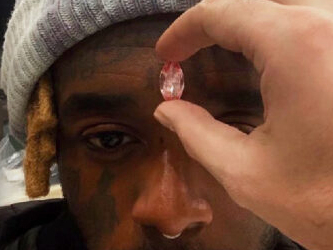 ¿Un diamante de 24 millones engastado en la frente?