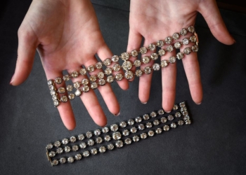 Dos brazaletes de Marie Antoinette podrían alcanzar entre los 2 ó 4 millones