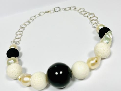 Laura Márquez presenta su nueva colección de joyas