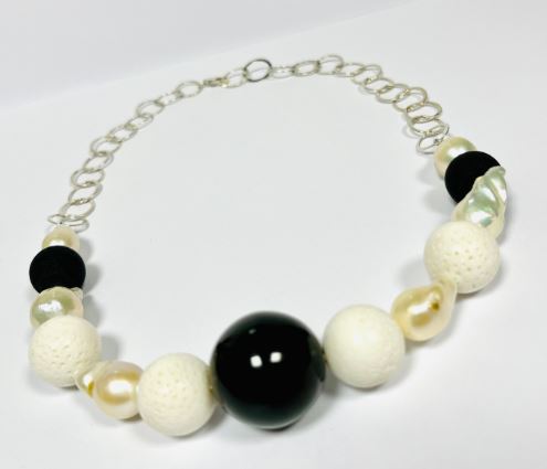 Laura Márquez presenta su nueva colección de joyas