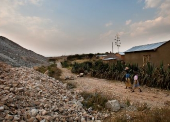 Demandan a la autoridad del mercado del oro de Londres por certificar el oro de una mina letal en Tanzania