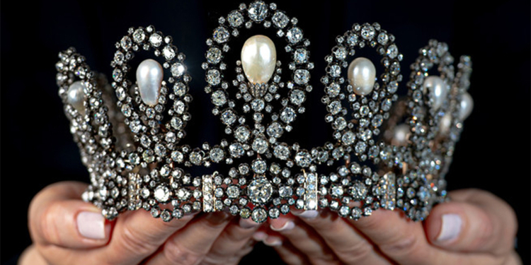Una tiara digna de una reina (de España) se vende en Sothebys por 1,3 millones