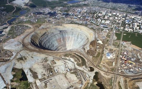 RJC vota para aceptar la suspensión de Alrosa