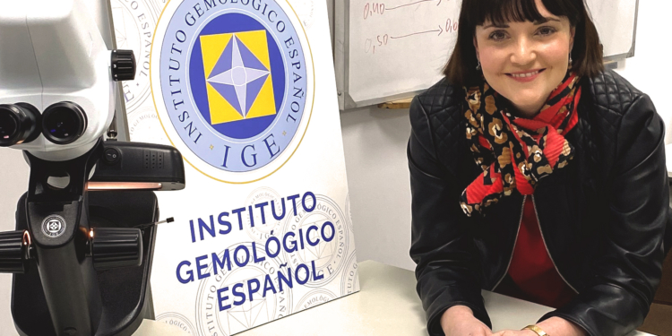 IGE: La tecnología no puede reemplazar la experiencia real de tener gemas y joyas en nuestras manos