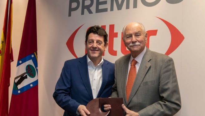 FITUR entrega a Eugenio de Quesada el Premio Especial a la Trayectoria por CIMET