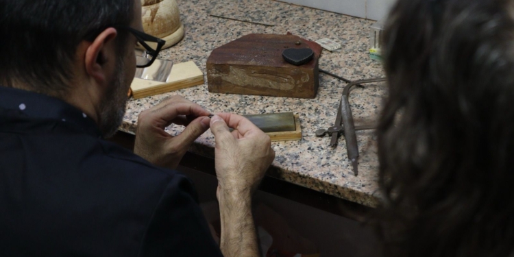 Manolo Blahnik convertirá las cenizas del volcán de La Palma en joyas