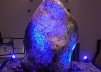 Se encuentra en Sri Lanka un zafiro de 310 kilogramos