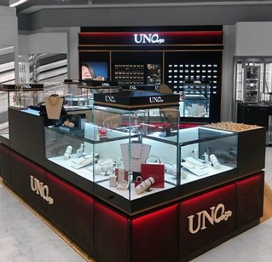 UNOde50 continúa con sus planes de expansión en Marbella