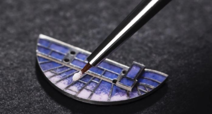 Van Cleef & Arpels presenta sus esmaltes en los relojes