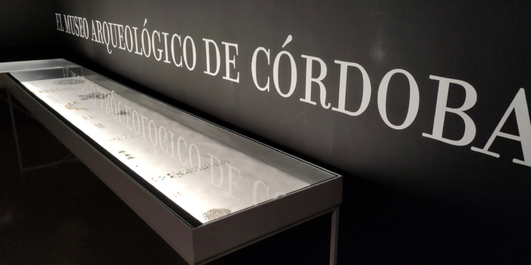 Córdoba expone un tesoro del Califato recuperado gracias a Internet con filigranas de hace 20 siglos