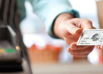 Golpe al turismo joyero: Hacienda limita el pago en efectivo en plena época estival